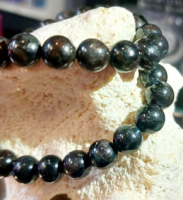 Arfvedsonite healing stone bracelet